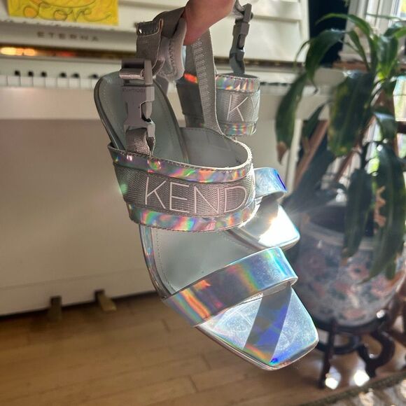 Kendall & Kylie Iridescent Silver Sandals 8.5 - Picture 5 of 16